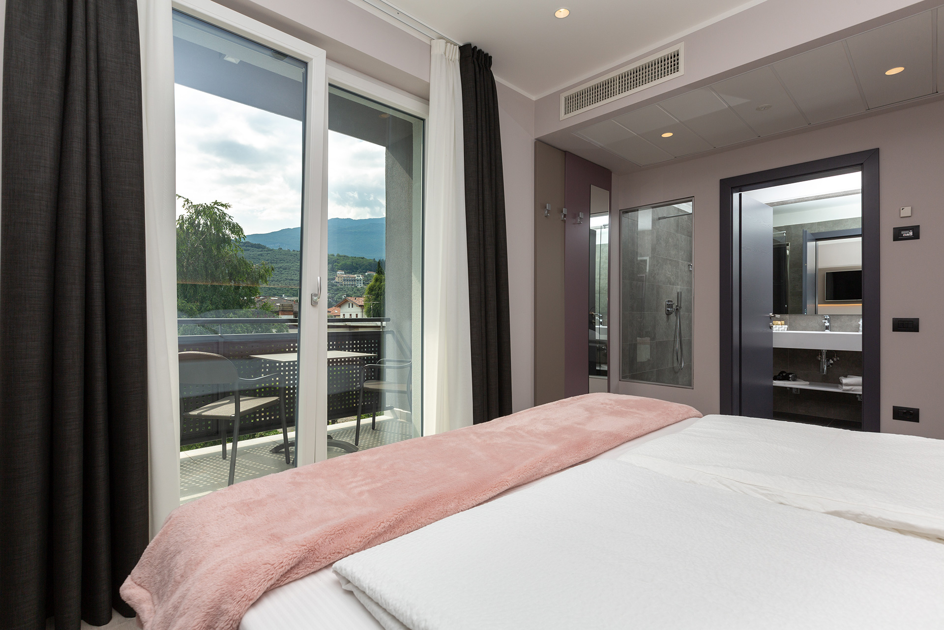 Riva del Garda Hotel Garda Life - Bedroom Beautiful Life