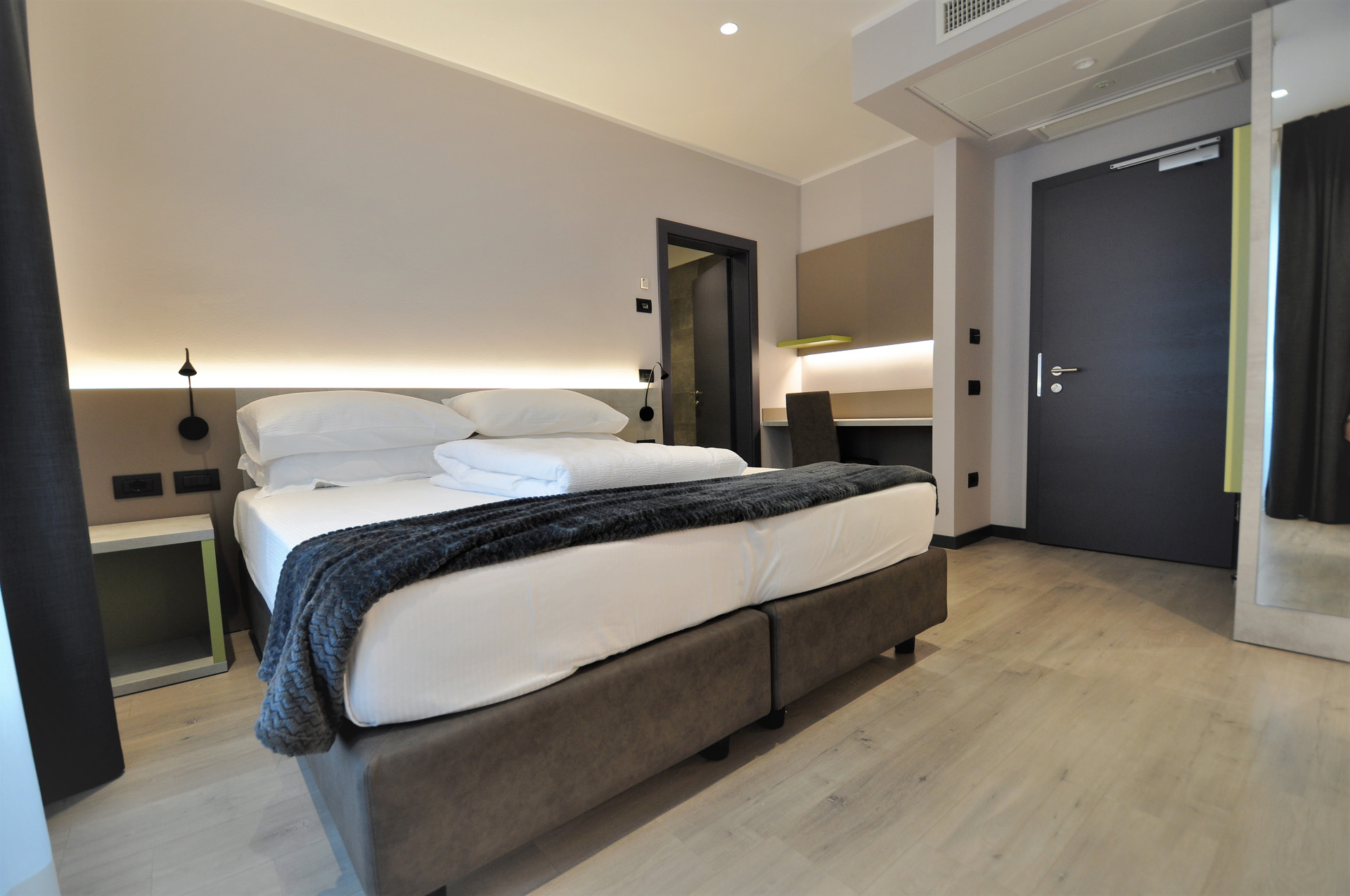 Riva del Garda Hotel Garda Life - Bedroom Easy Life