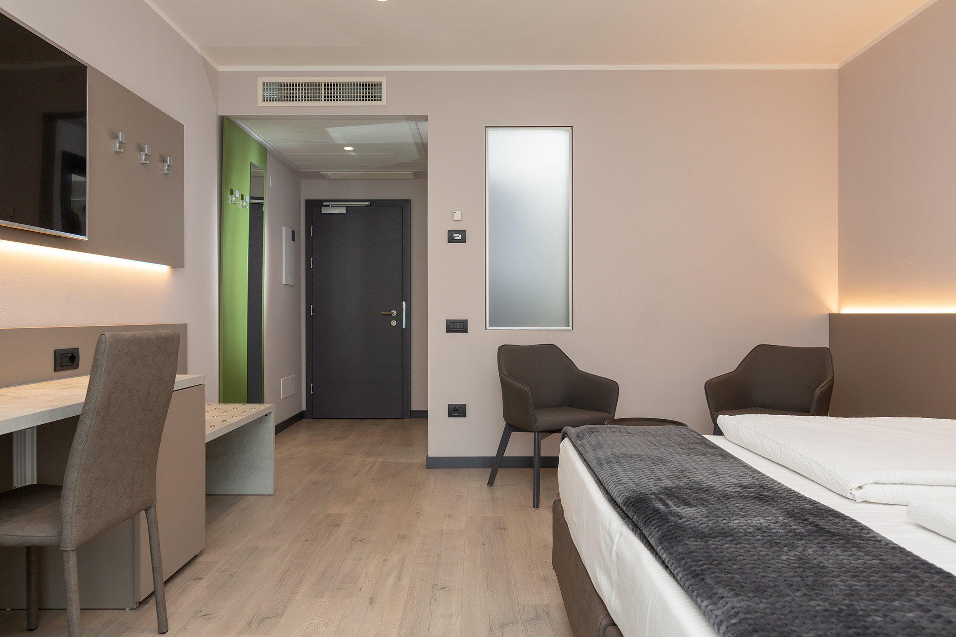 Riva del Garda Hotel Garda Life - Bedroom Full of Life